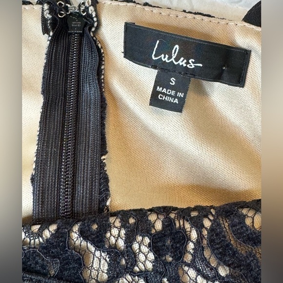 Lulu’s Women’s Pass Me the Prosecco Black Velvet Lace Tiered Midi Dress Size S - Picture 8 of 10